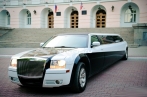 Крайслер 300C черно-белый лимузин
