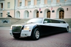 Крайслер 300C черно-белый лимузин