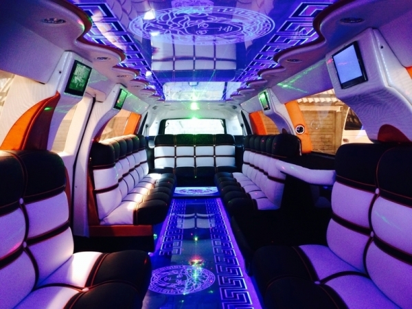 Cadillac Escalade Лимузин (Версаче)